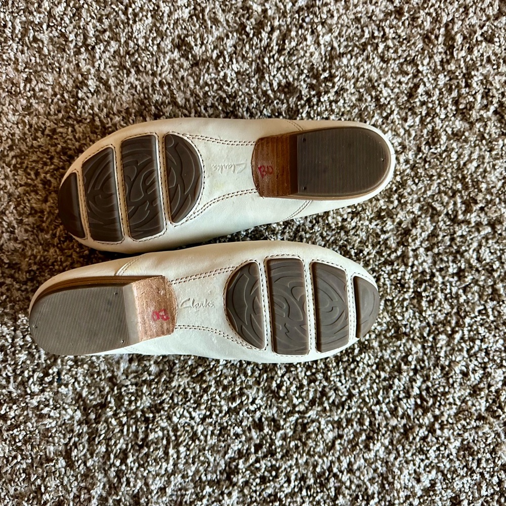 Clarks White Flats Ruched Design - Picture 3 of 6